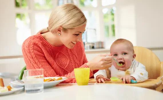 Rozszerzanie diety dziecka: kompletny przewodnik dla rodziców, jak wprowadzać nowe smaki i zbilansować dietę malucha